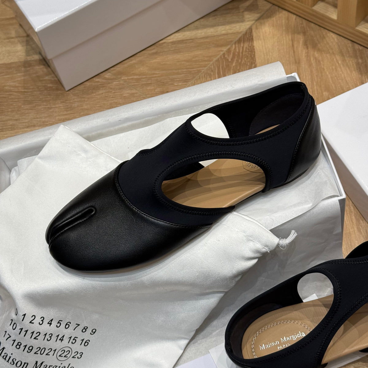 MAISON M TABI BALLET FLATS