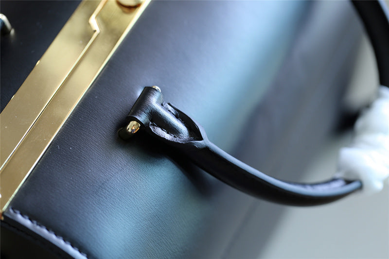 I W Fashion Lu-Vi bags - 8180