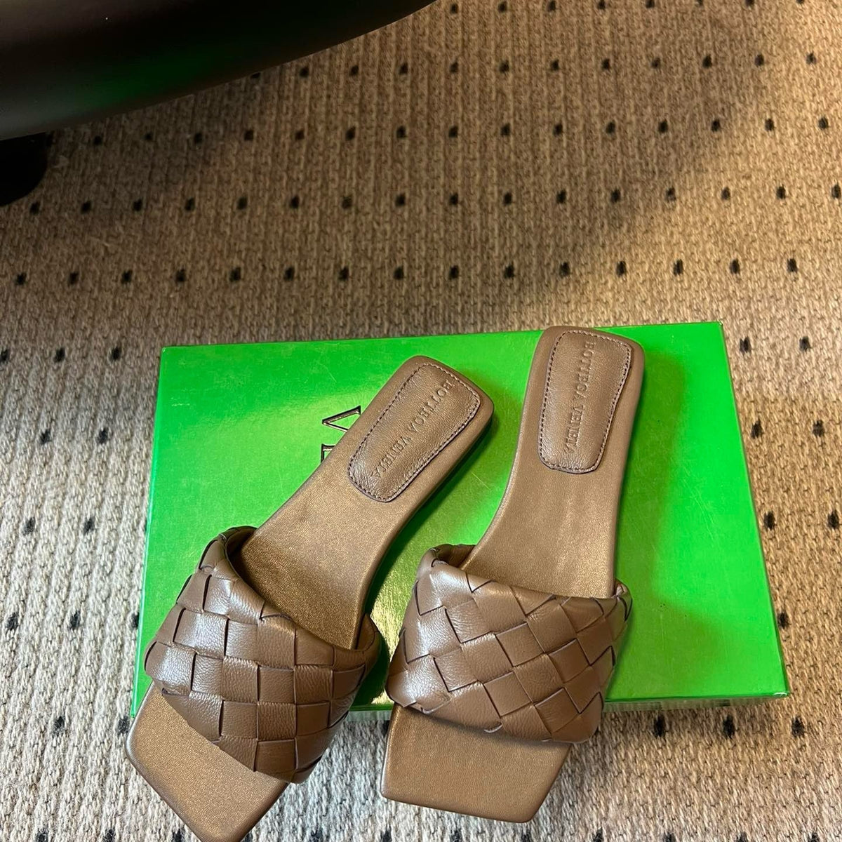 BOTT V SANDALS