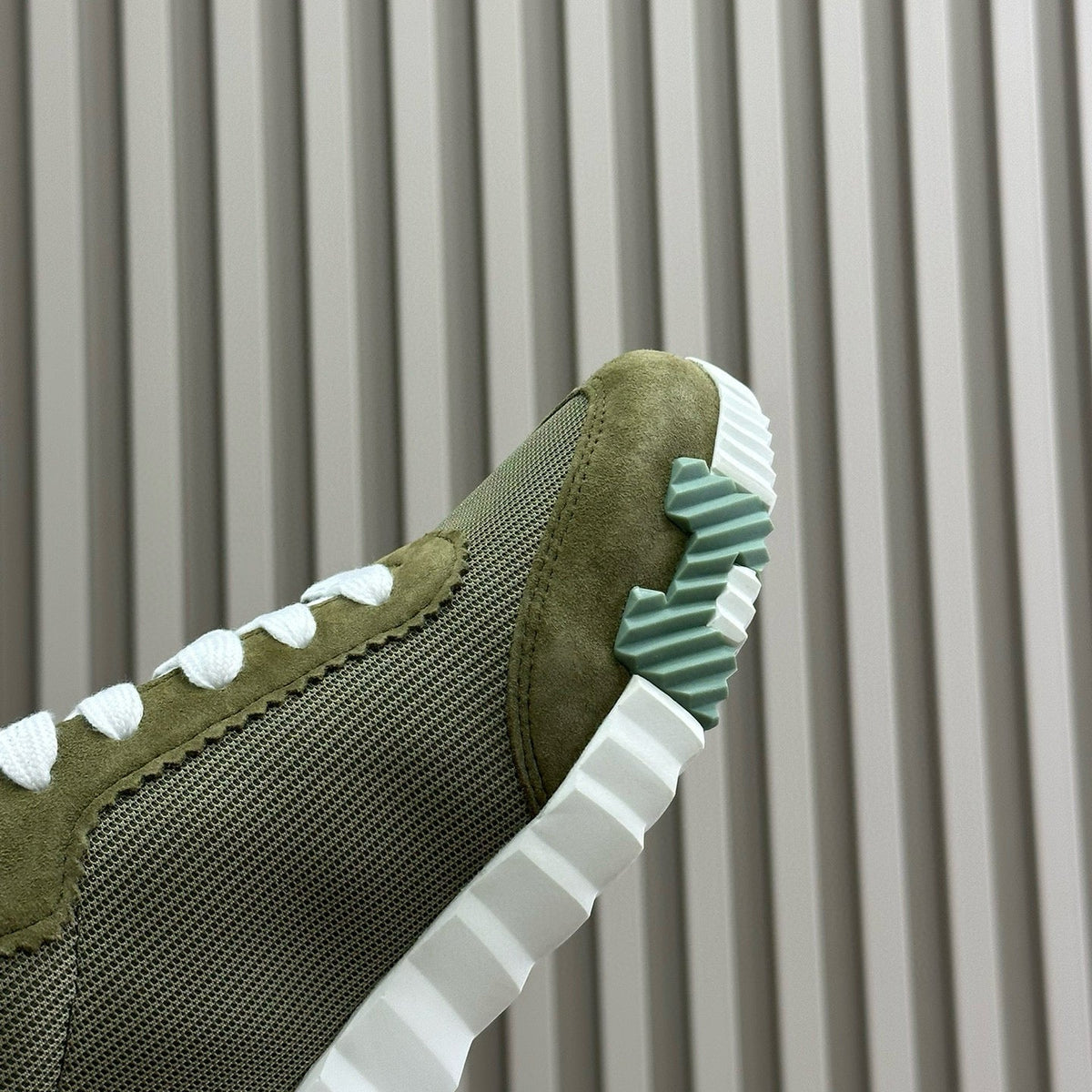 HERM BOUNCING SNEAKER