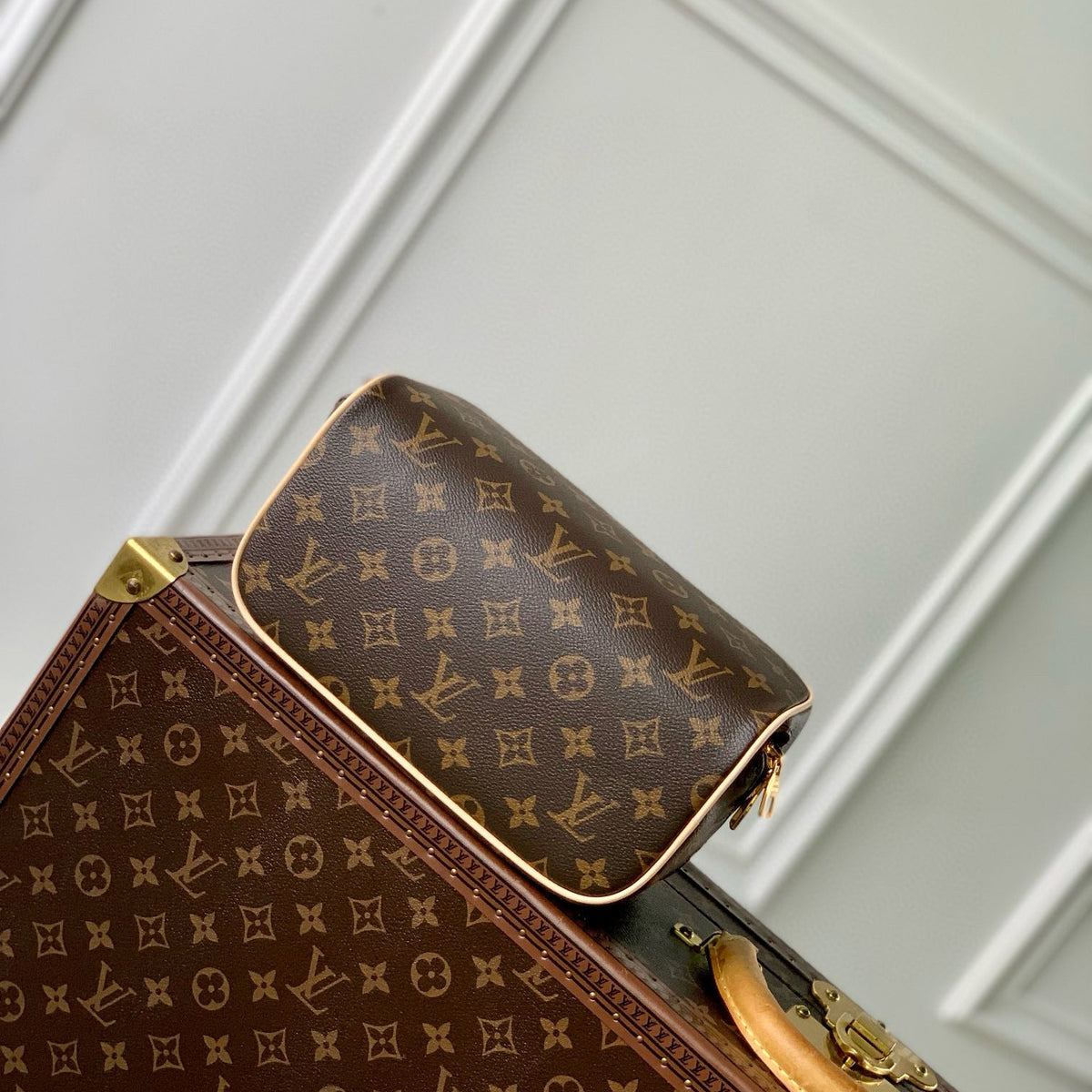 LOU TOILETRY BAG