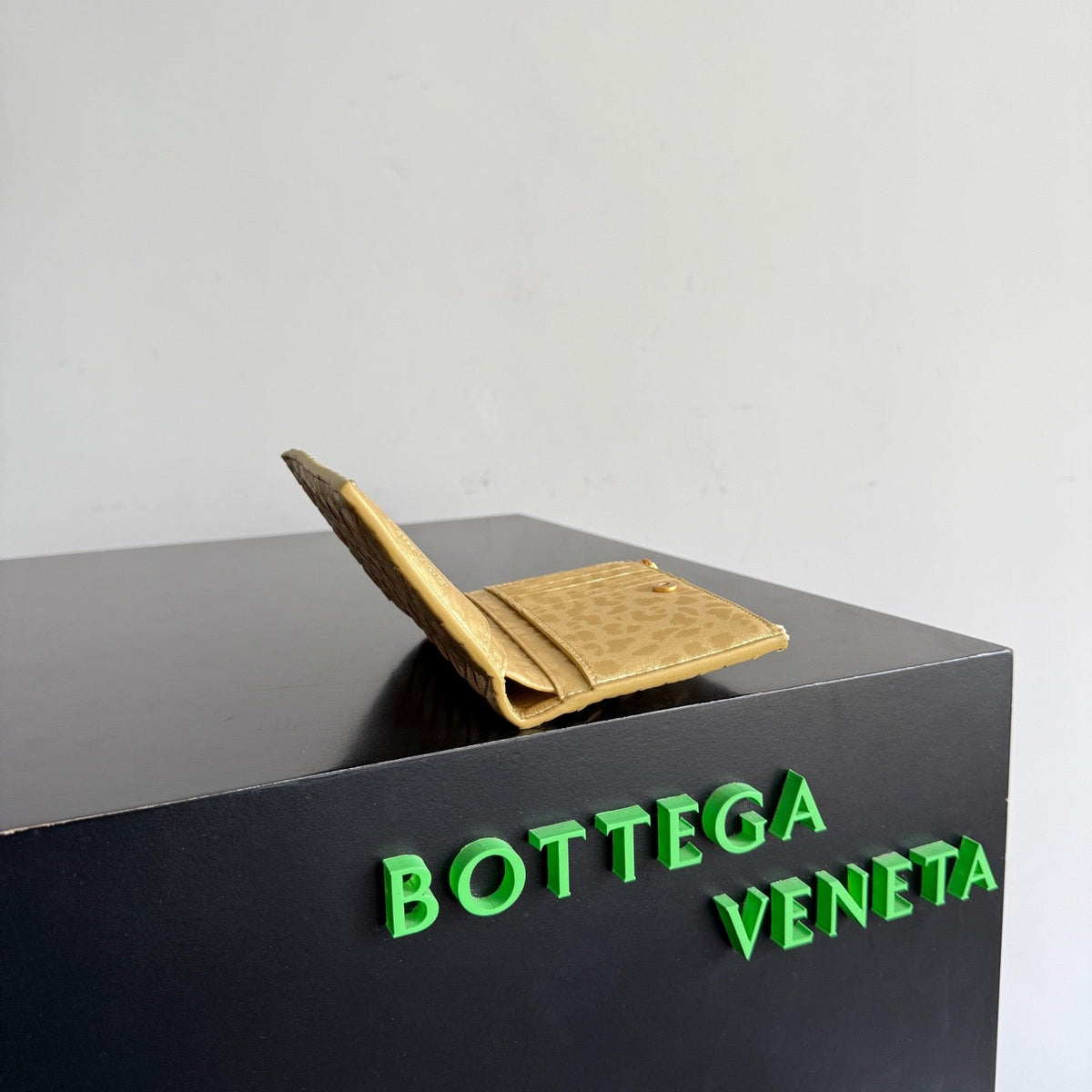 BOTT V LEATHER WALLET