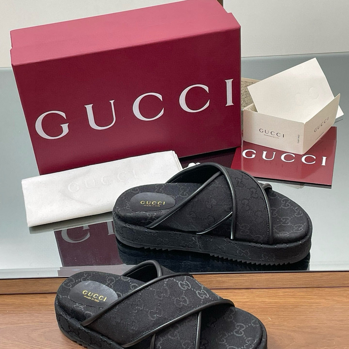 GG SANDALS