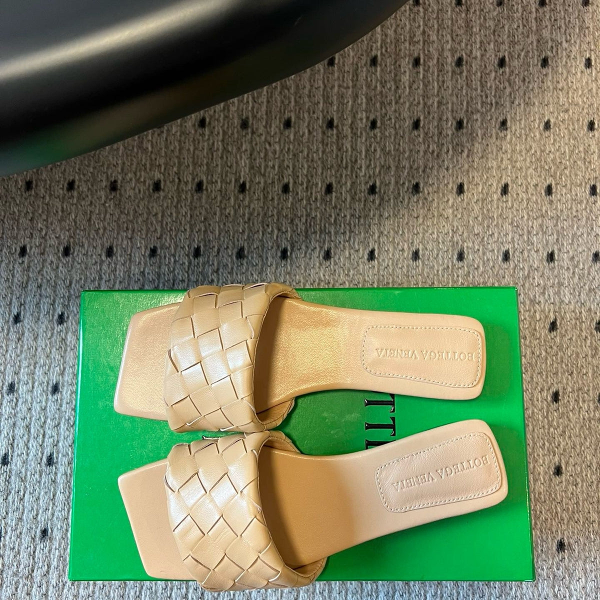 BOTT V SANDALS