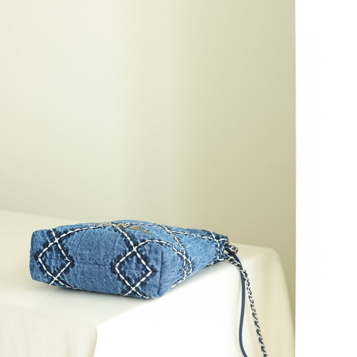 CC 22 MINI HANDBAG