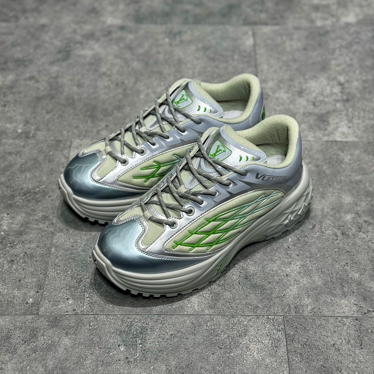 LOU DISCOVERY TRAINERS