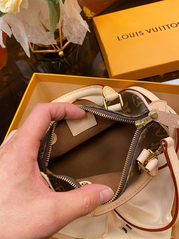LOV2 Bags - Luxurious Bags  2658