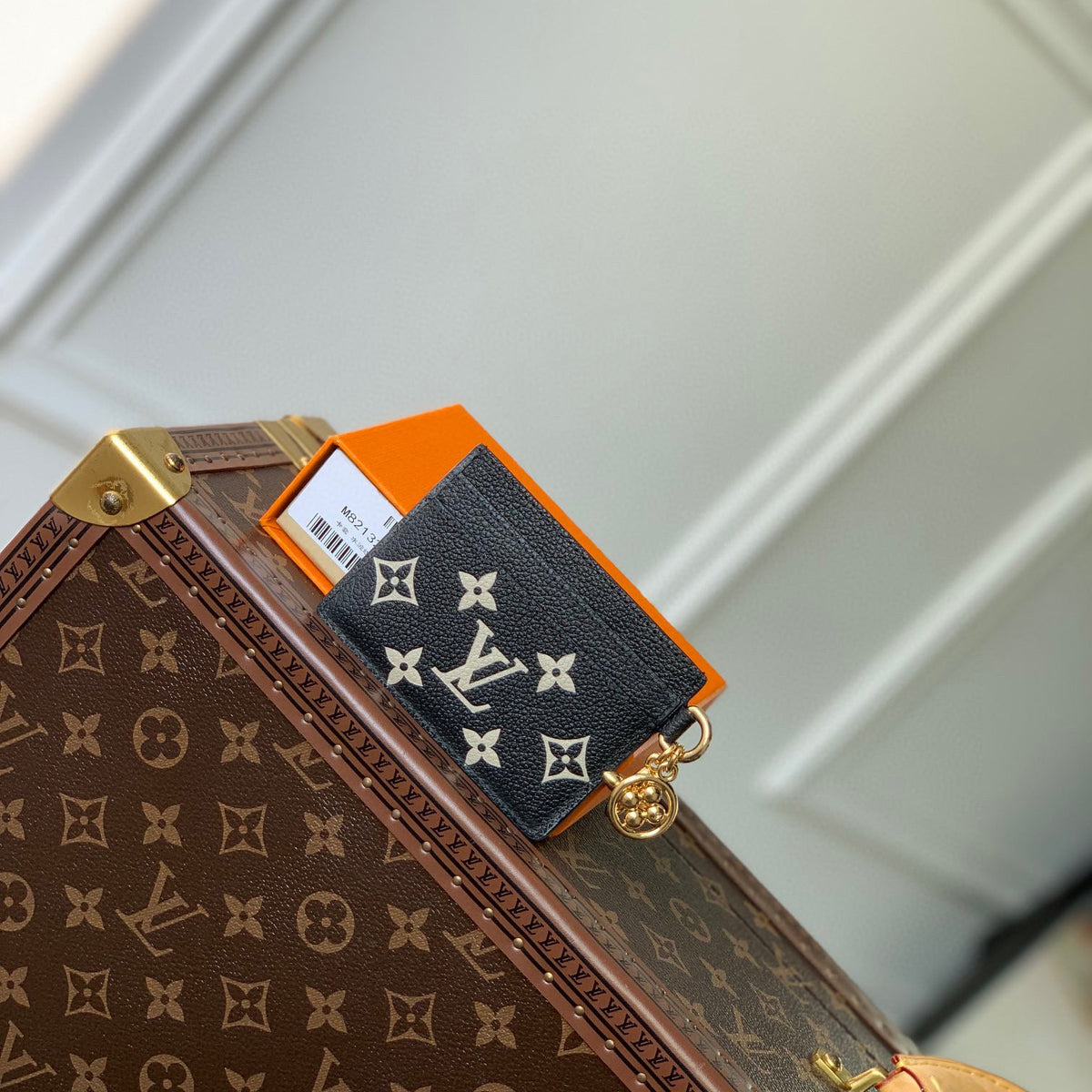 LOU CHARMS CARD HOLDER