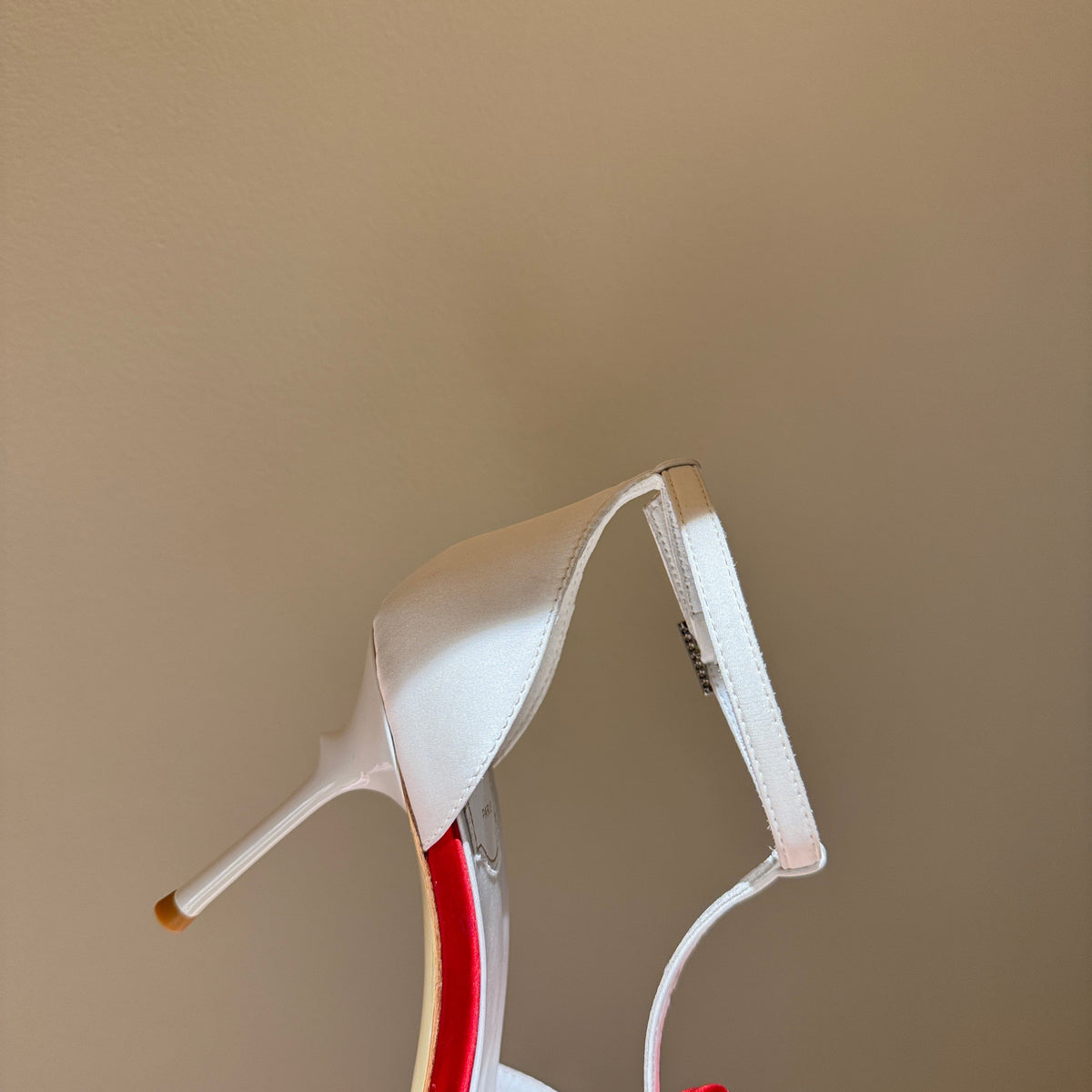 ROGER V HEELS