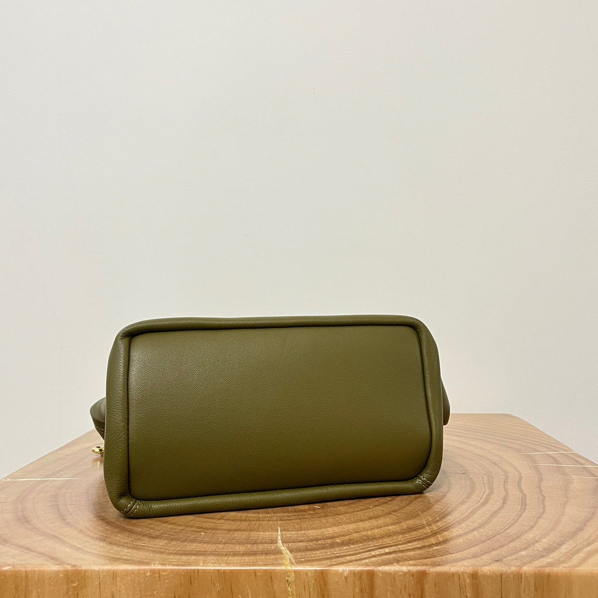 LOEW SMALL SQUEEZE BAG