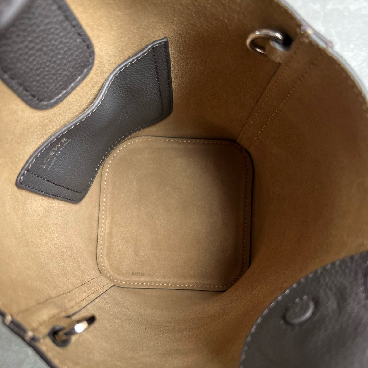 LOEW MINI PEBBLE BUCKET BAG