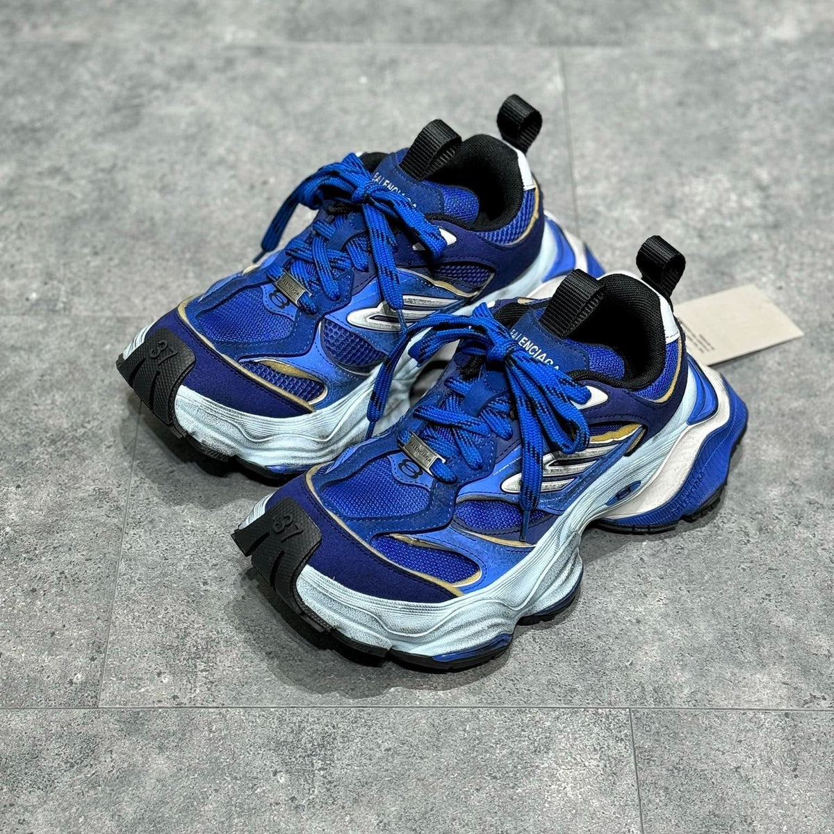 BAL CARGO TRAINERS