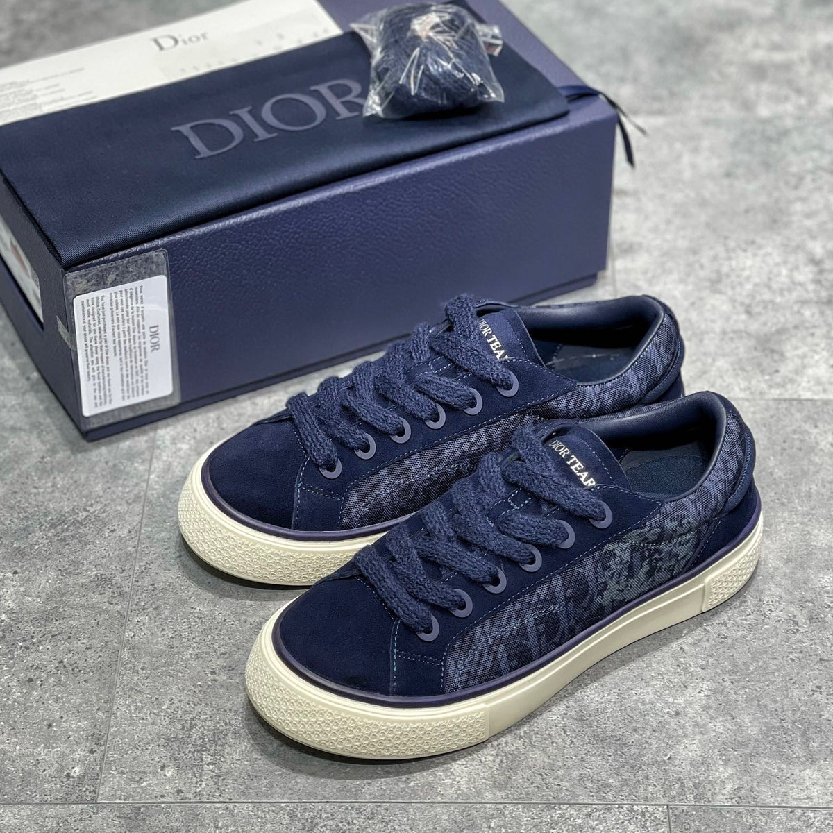 CD B33 SNEAKER