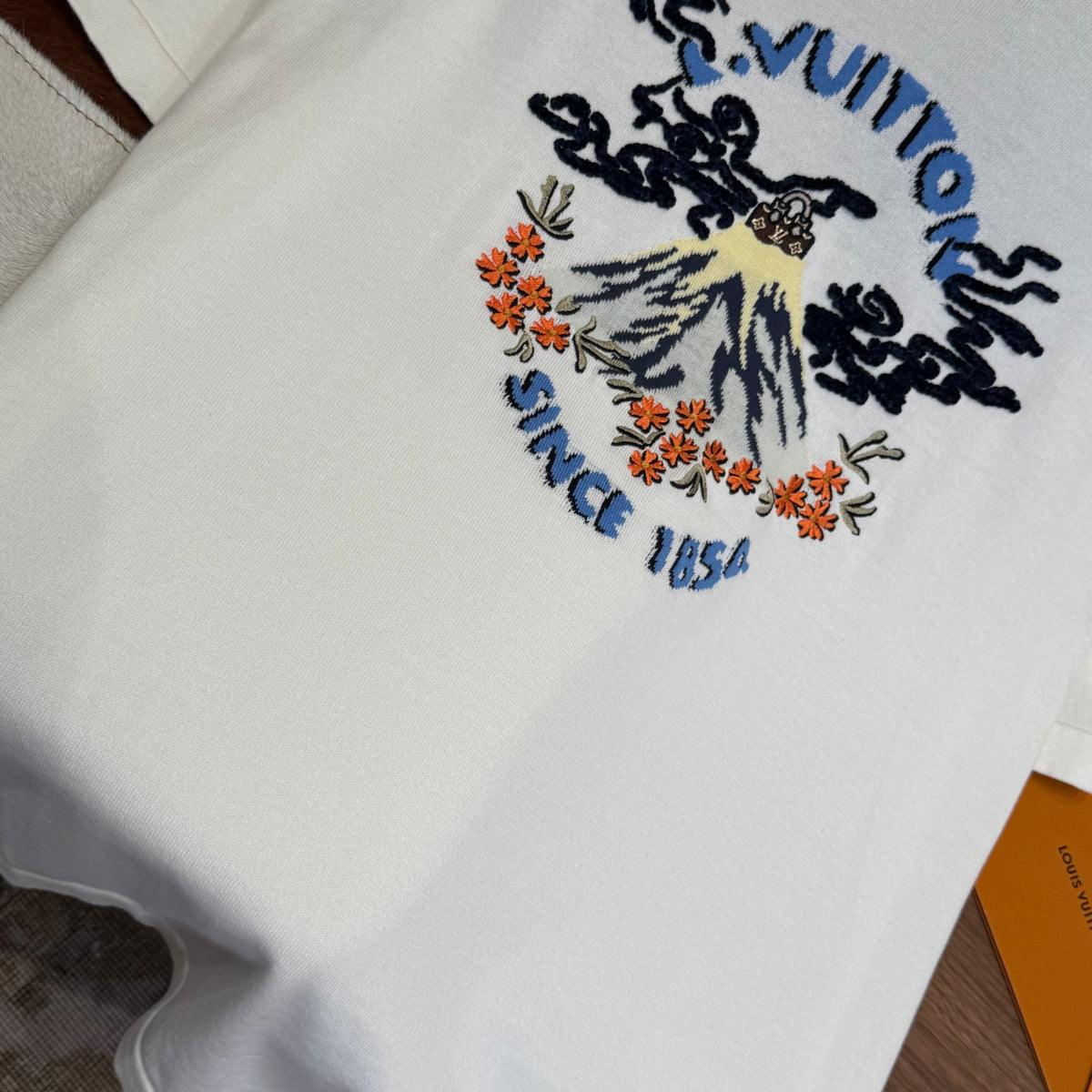 LOU T-SHIRT