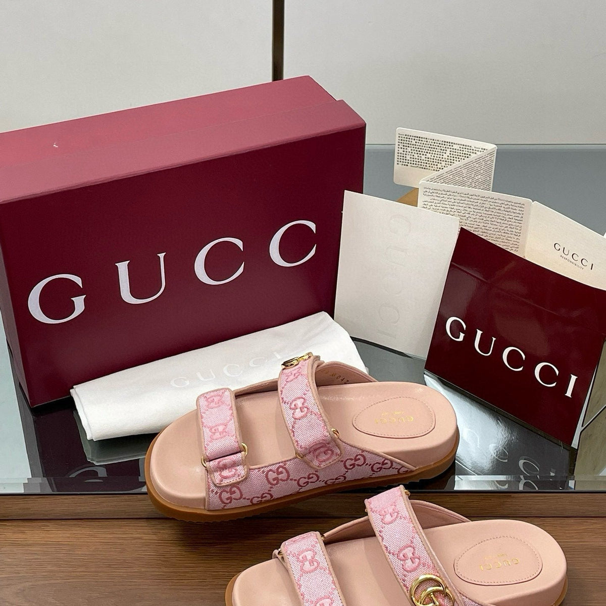 GG SANDALS