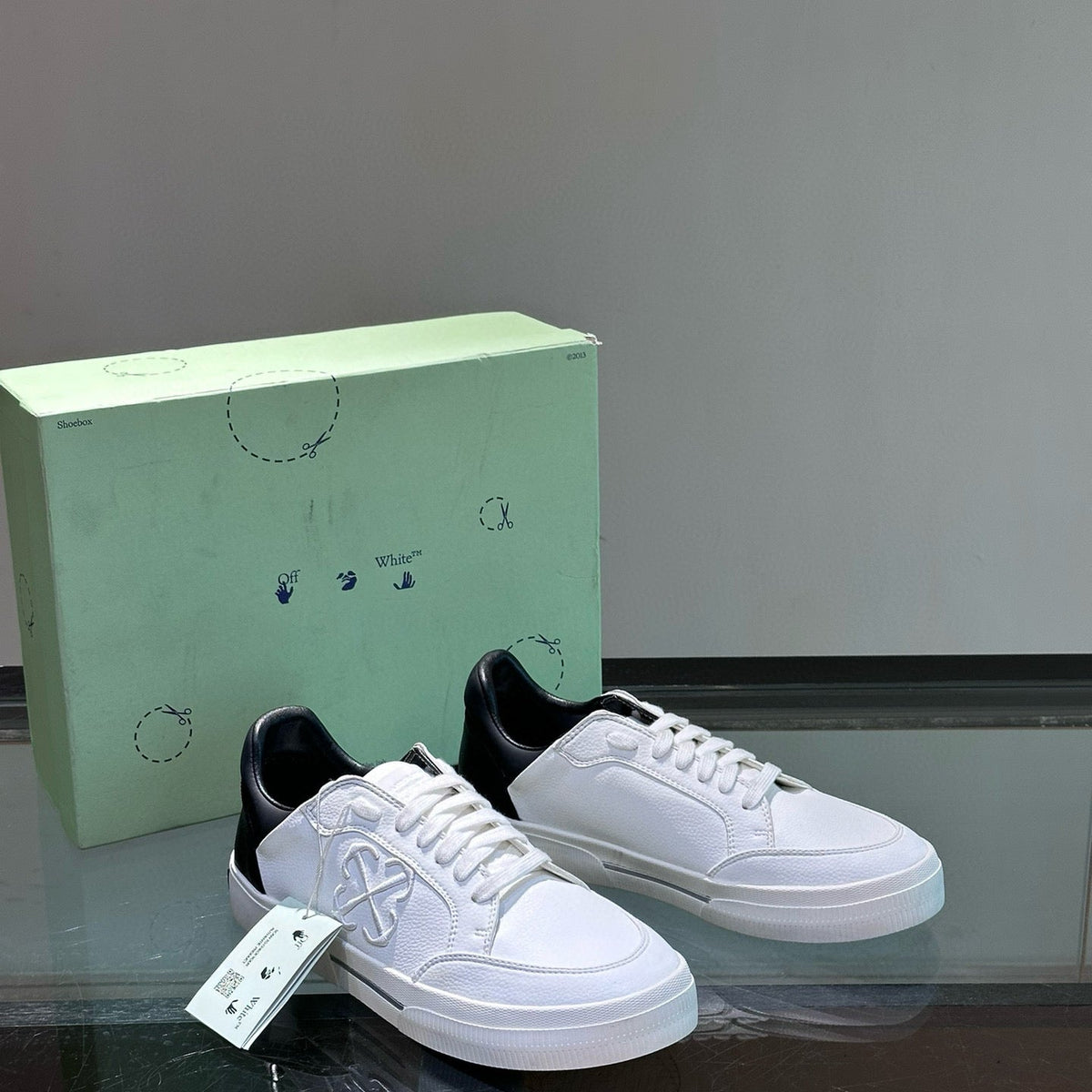 OFF W TRAINERS
