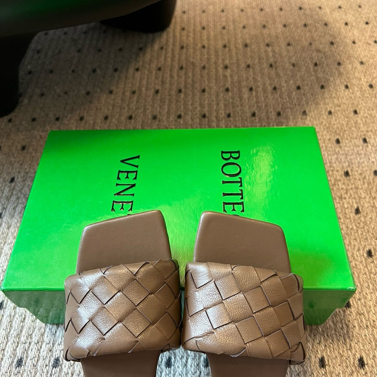 BOTT V SANDALS