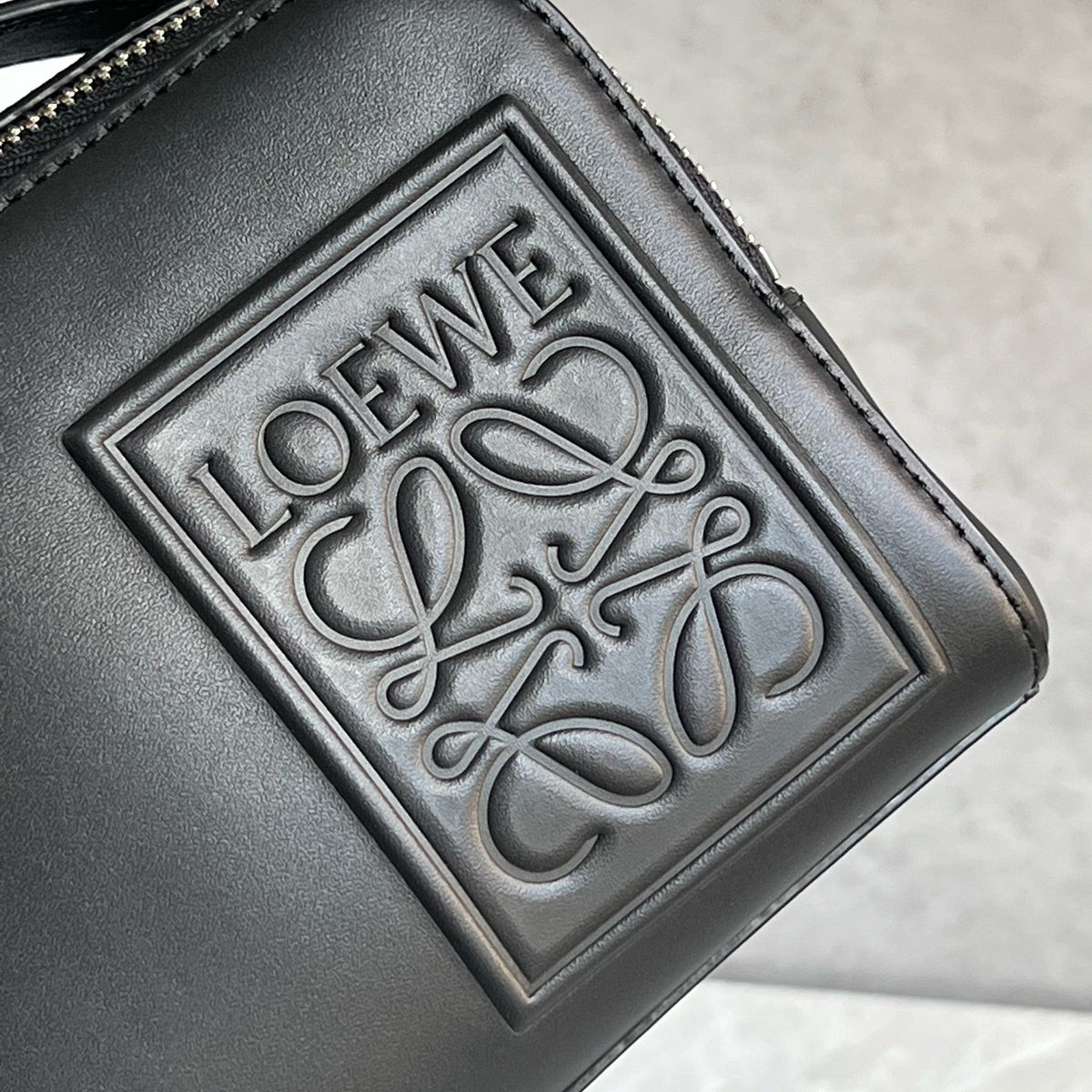 LOEW MINI CAMERA CROSSBODY BAG