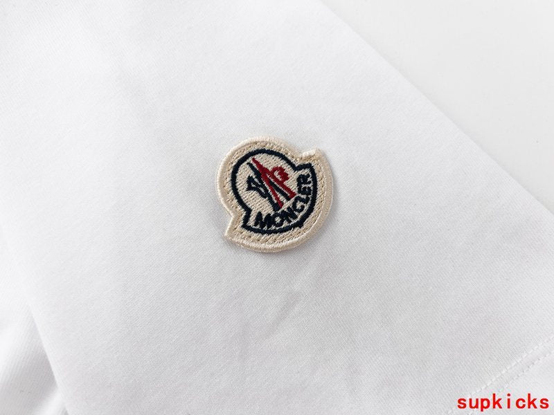 Moncler Luxury Cloth