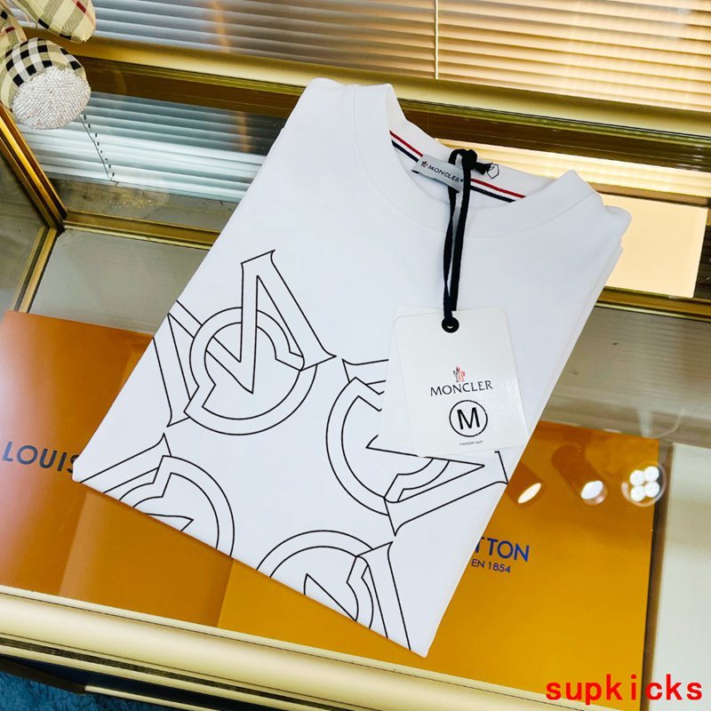 Moncler Luxury Cloth