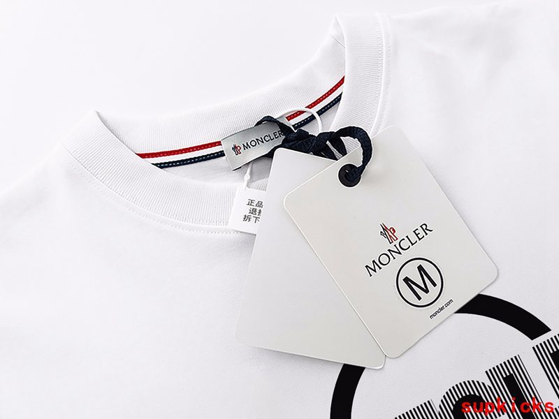 Moncler Luxury Cloth