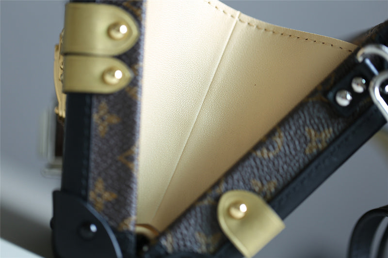 I W Fashion Lu-Vi bags - 8230