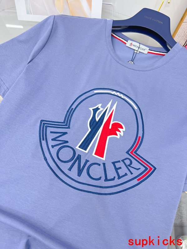 Moncler Luxury Cloth