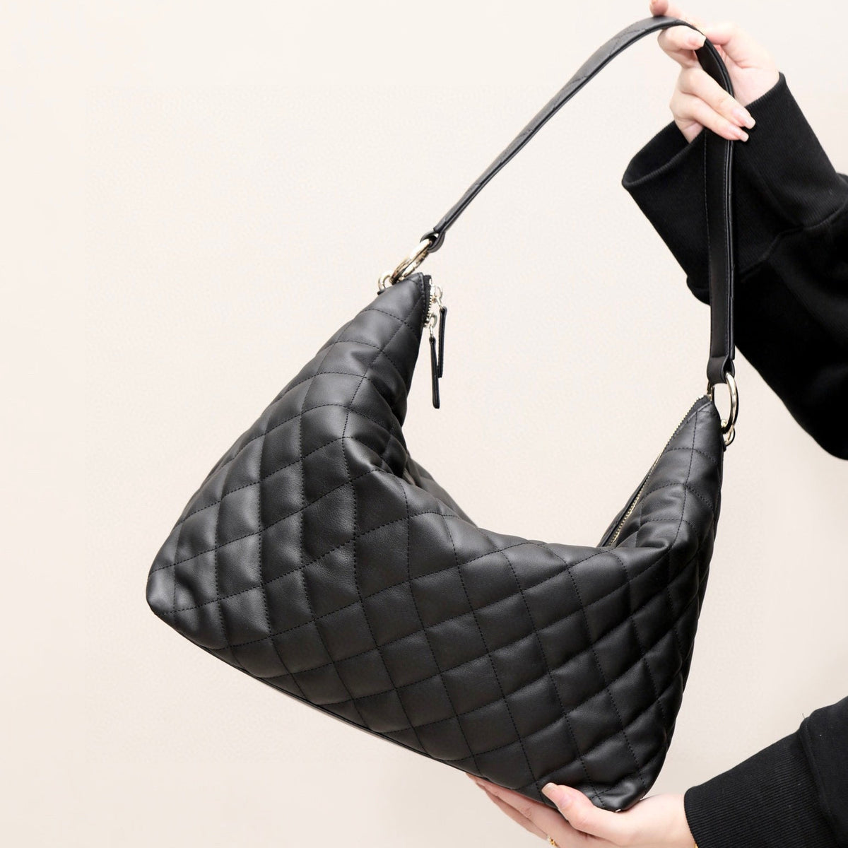 CC 23B MAXI HOBO BAG