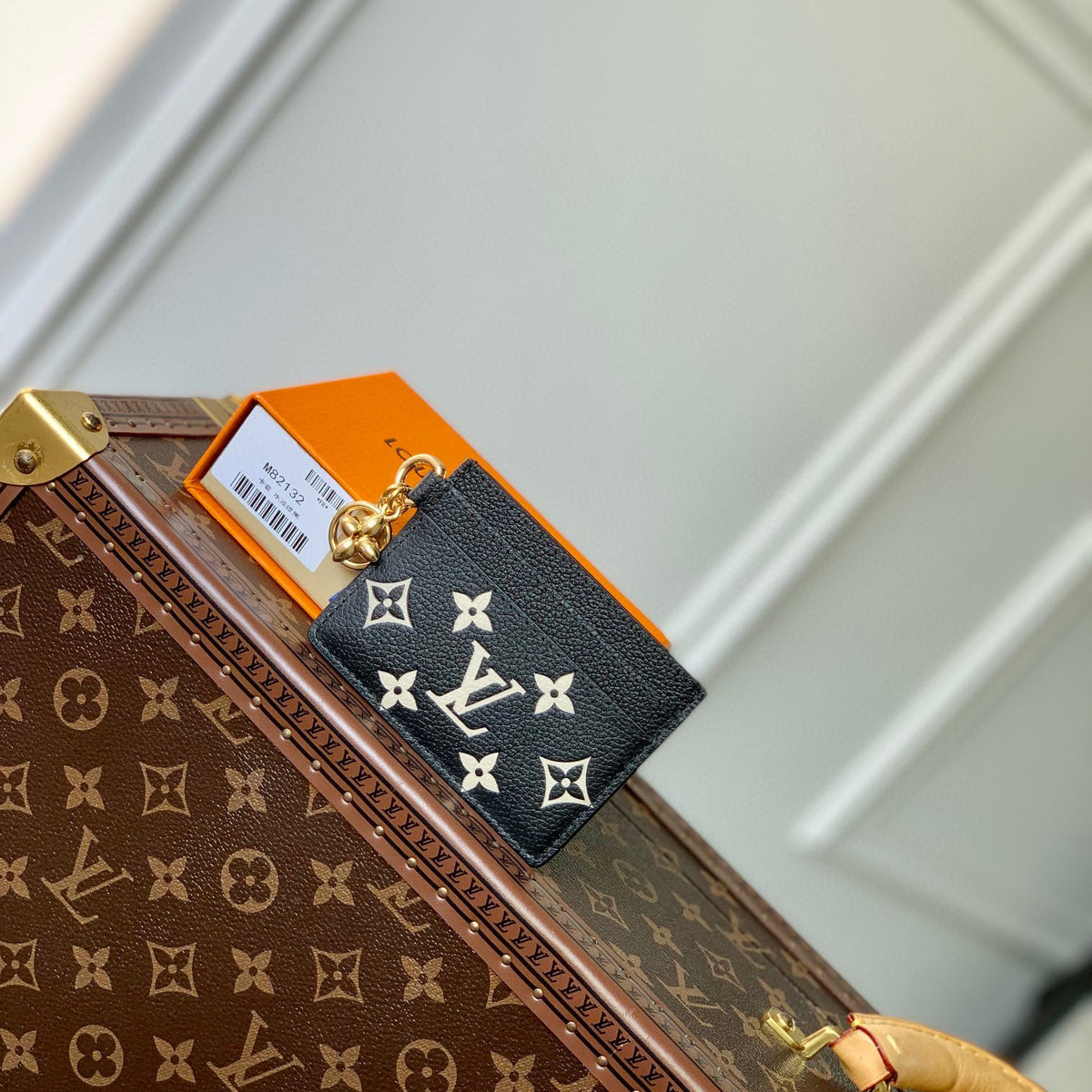 LOU CHARMS CARD HOLDER