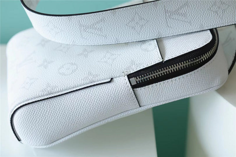 I W Fashion Lu-Vi bags - 9897
