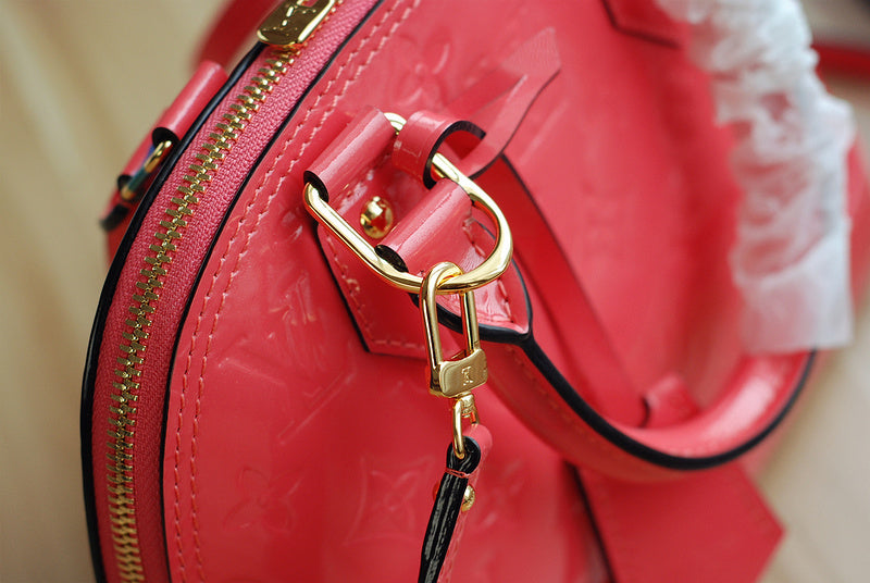 I W Fashion Lu-Vi bags - 8275
