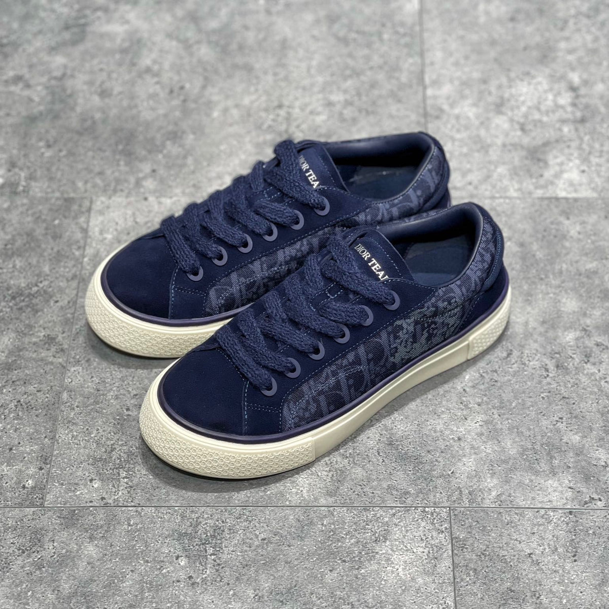 CD B33 SNEAKER
