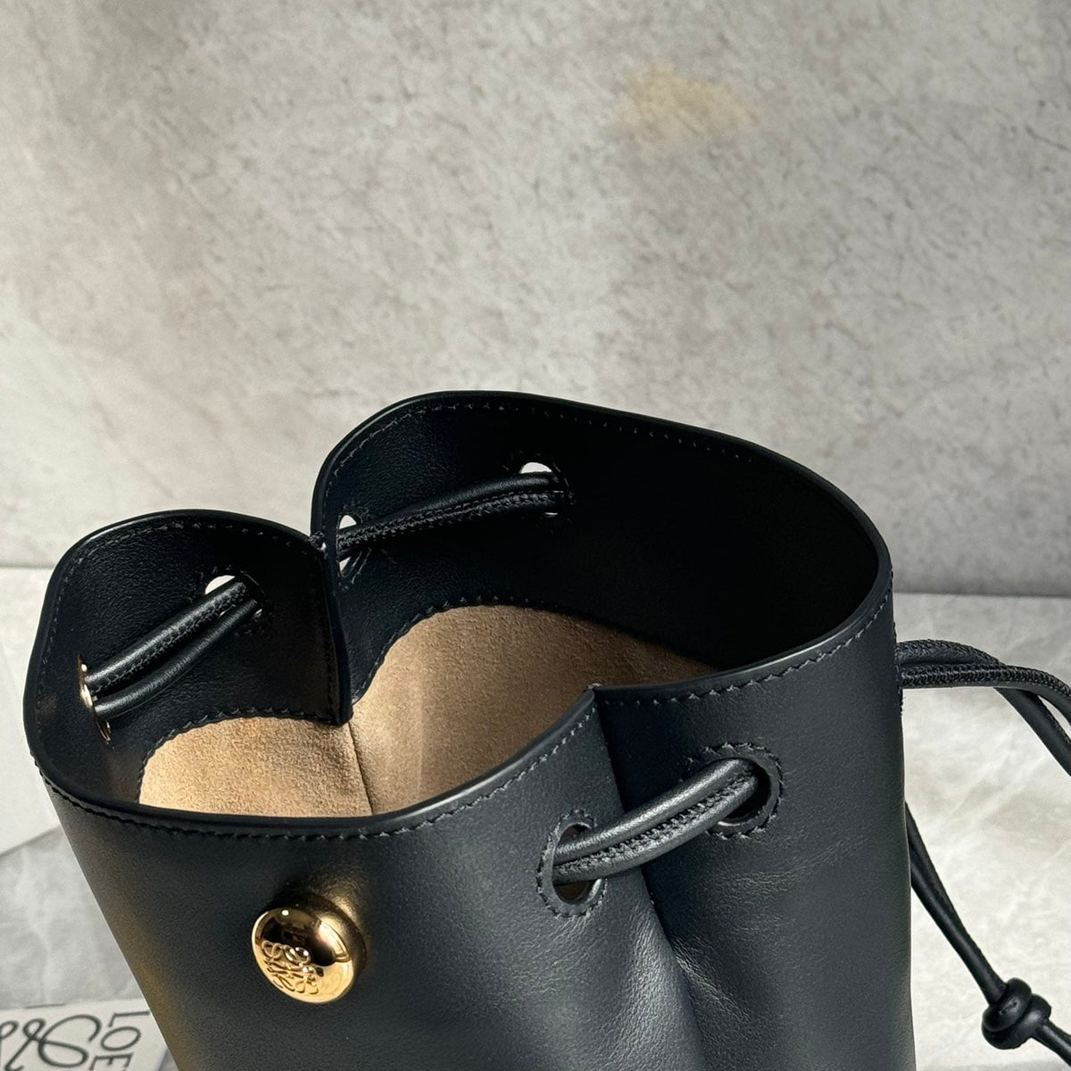 LOEW PEBBLE POUCH