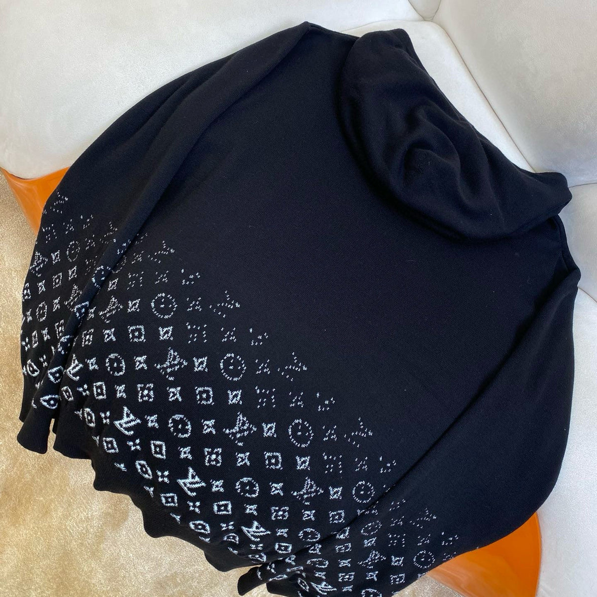 LOU HOODIE