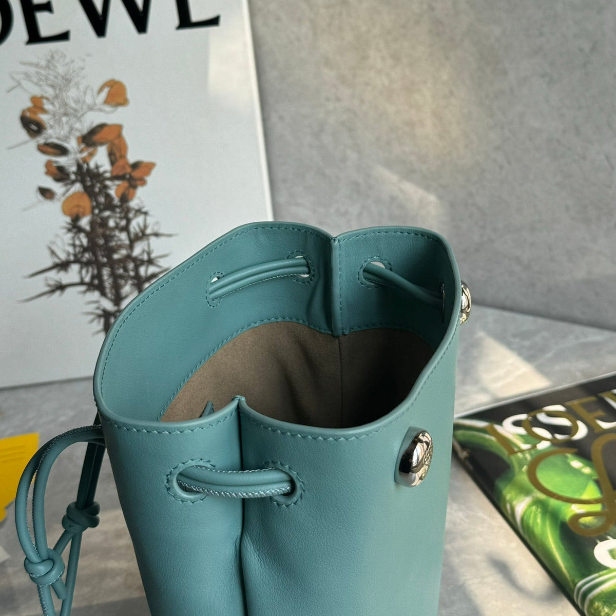 LOEW PEBBLE POUCH
