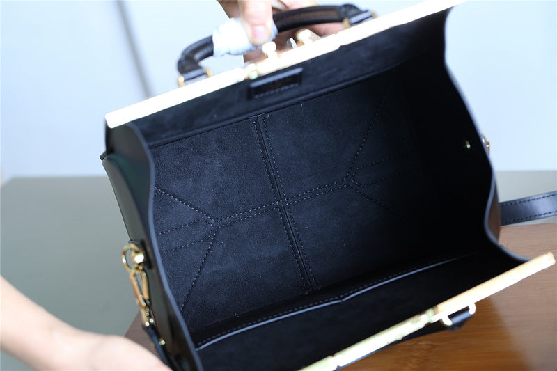 I W Fashion Lu-Vi bags - 8180