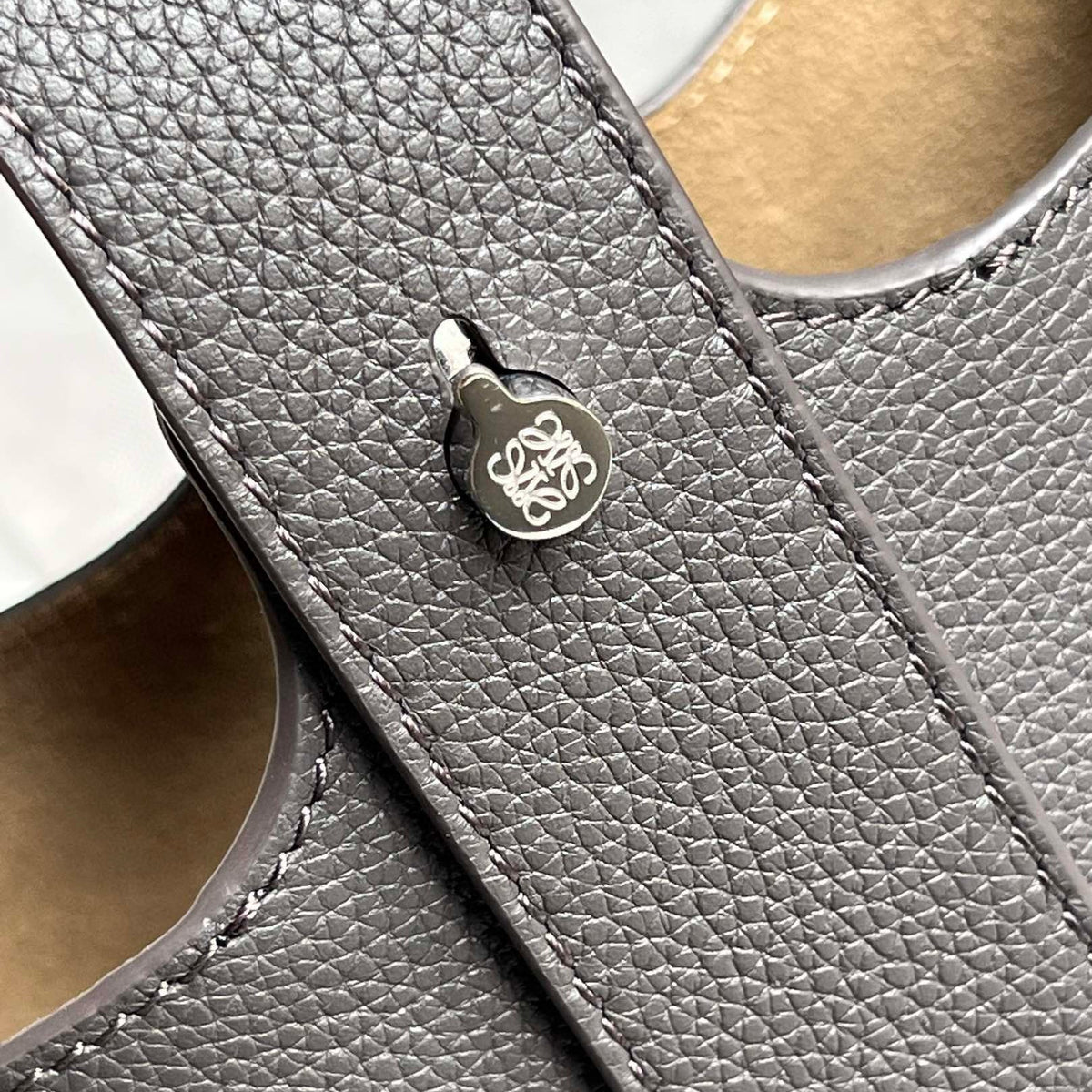 LOEW MINI PEBBLE BUCKET BAG