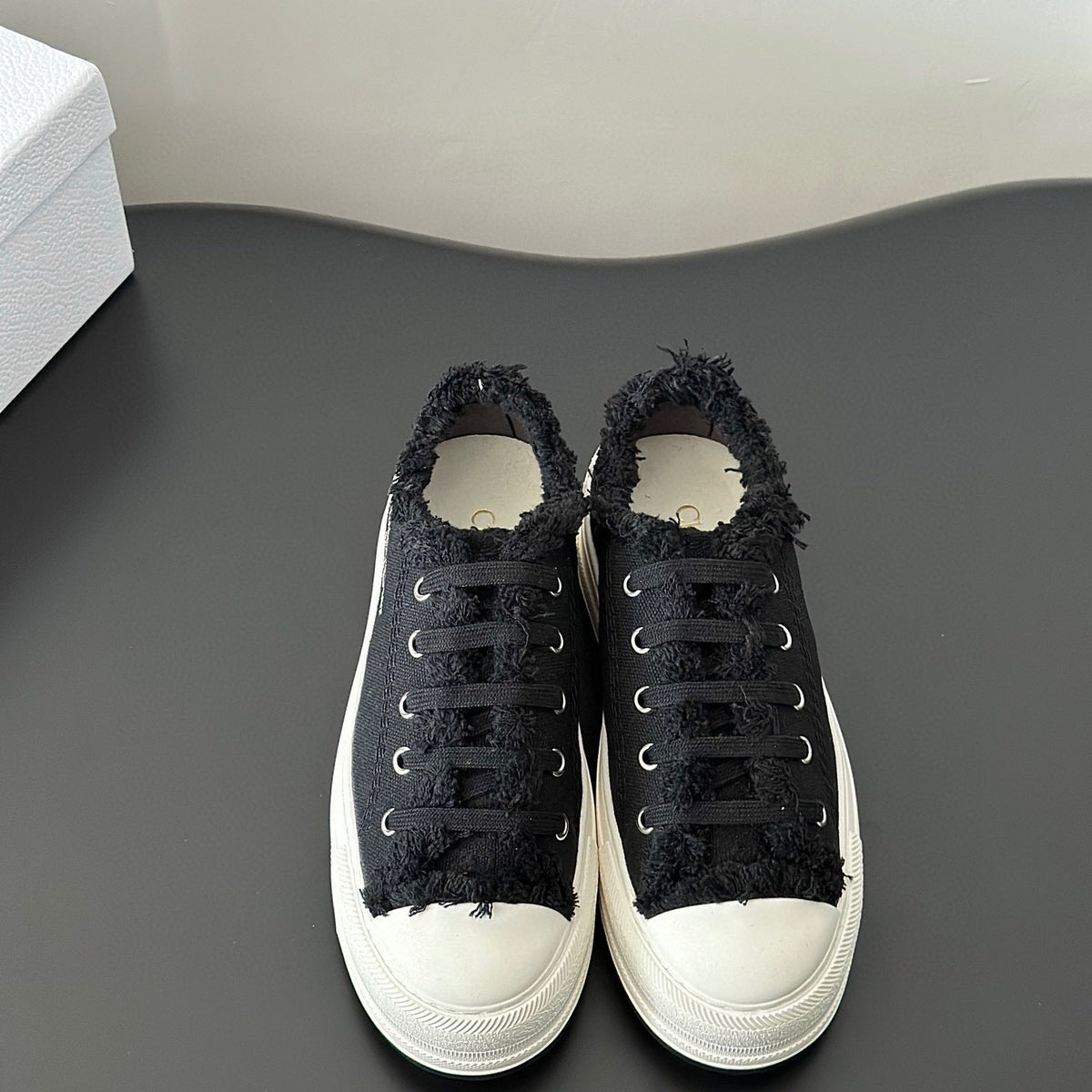 CD WALKIN SNEAKER