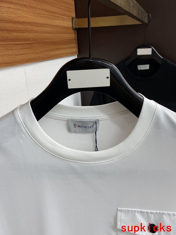 Moncler Luxury Cloth