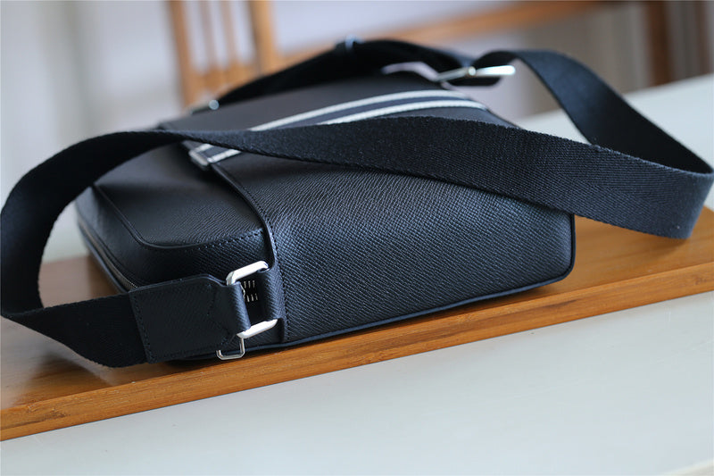 I W Fashion Lu-Vi bags - 10480