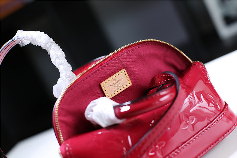 I W Fashion Lu-Vi bags - 8305