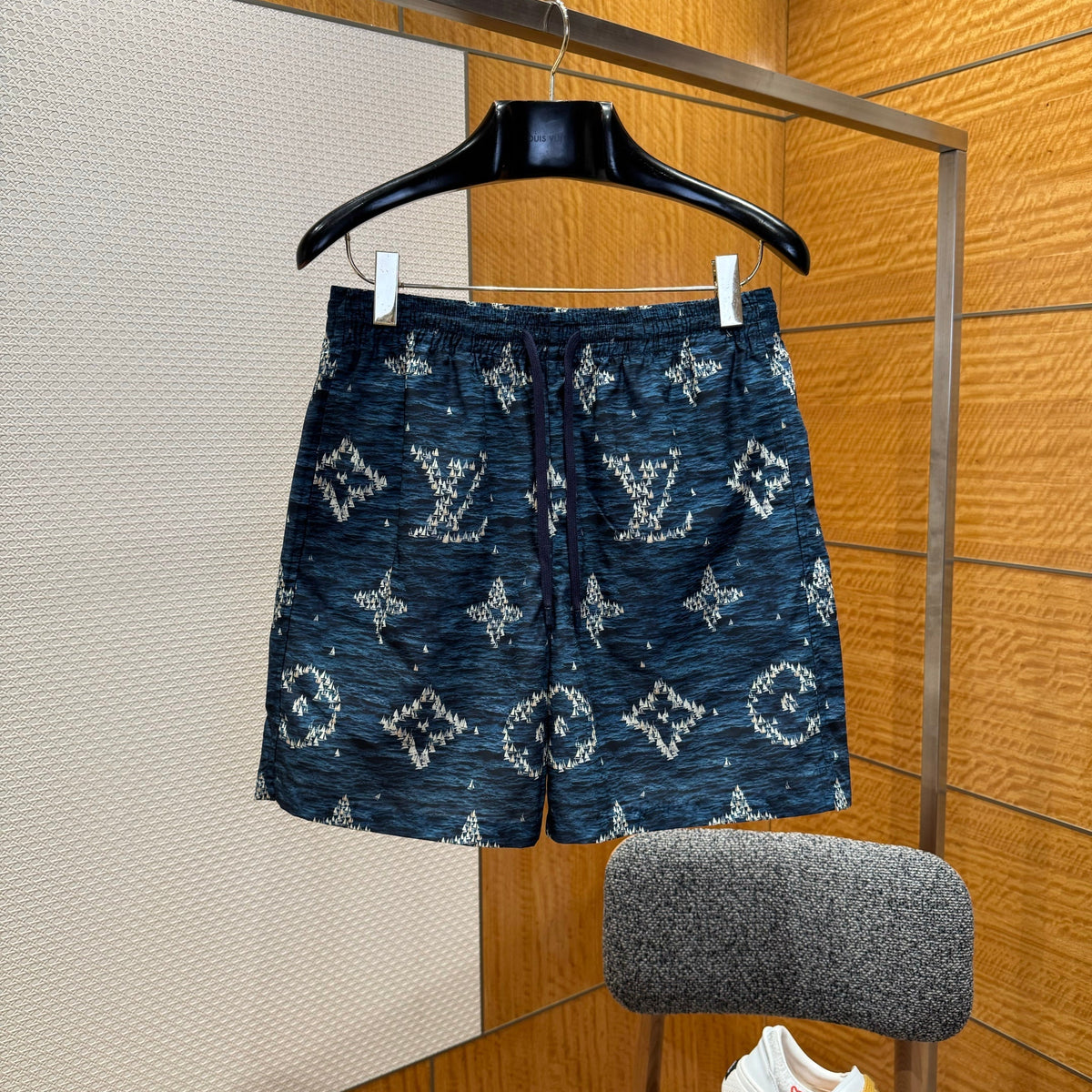 LOU SHORTS