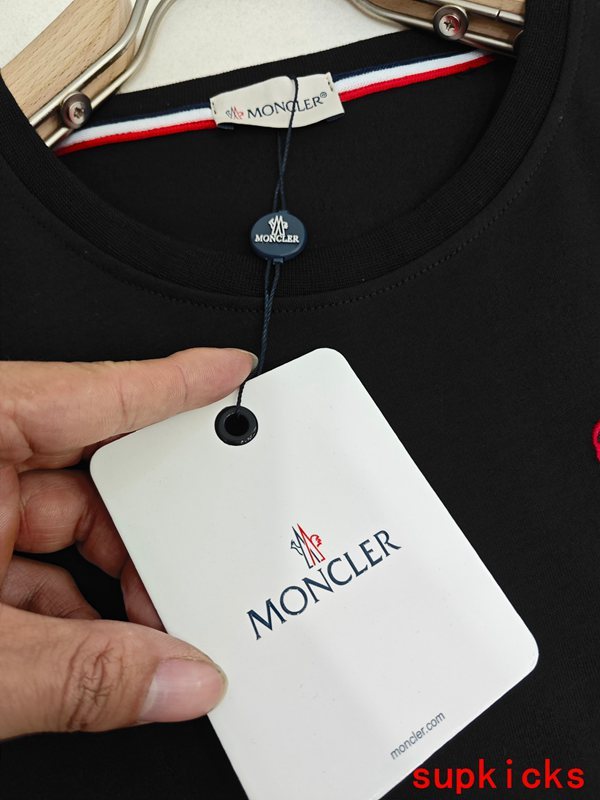 Moncler Luxury Cloth
