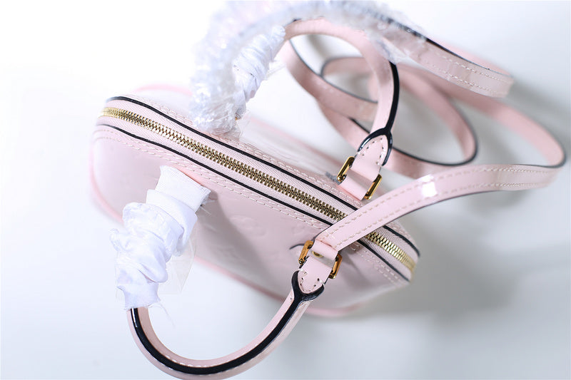 I W Fashion Lu-Vi bags - 8300