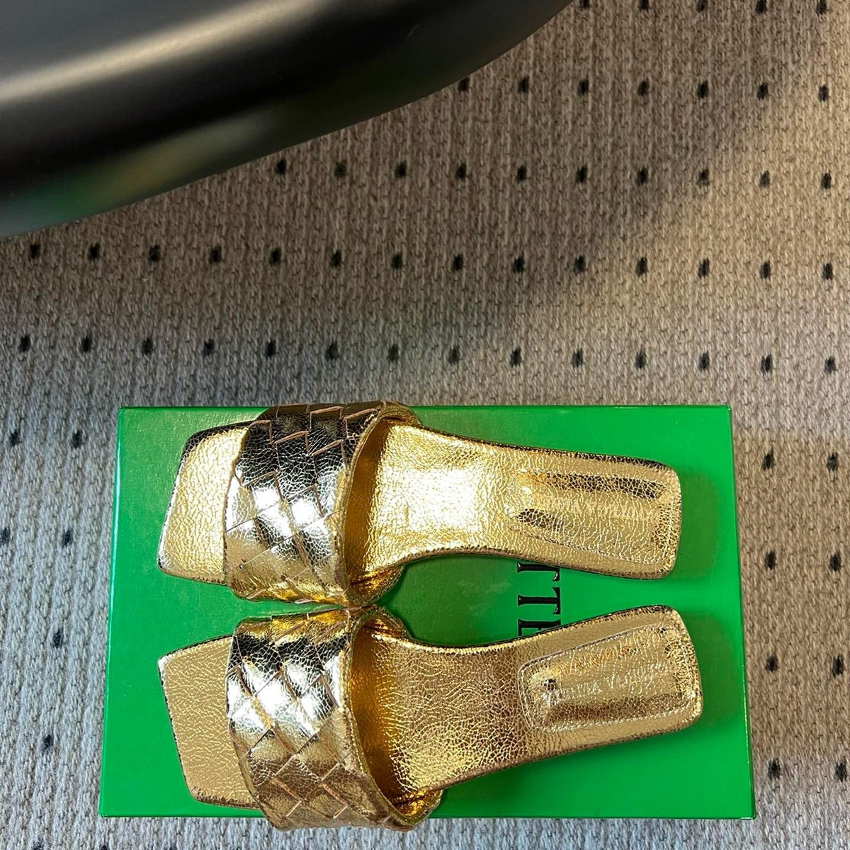 BOTT V SANDALS