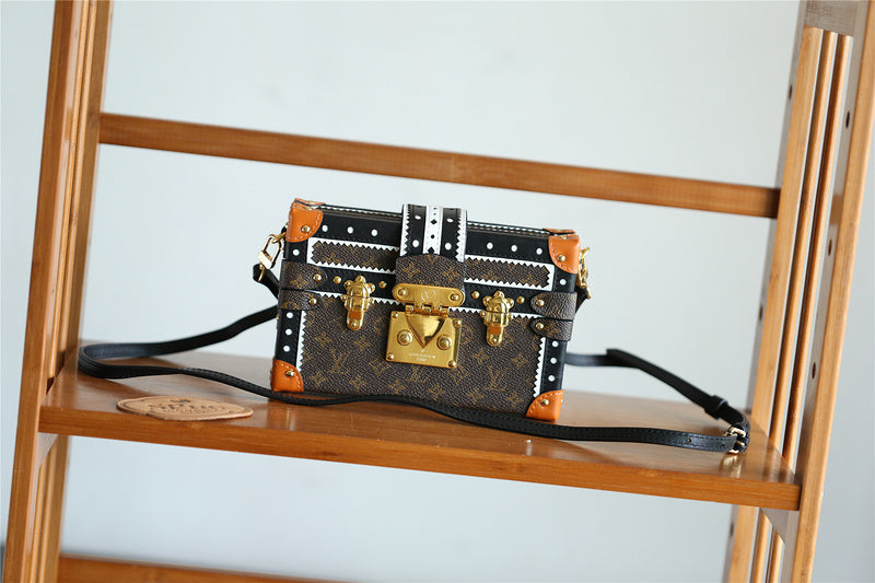 I W Fashion Lu-Vi bags - 8236