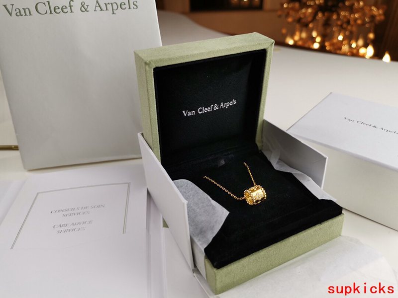 Van Cleef & Arples Jewelry