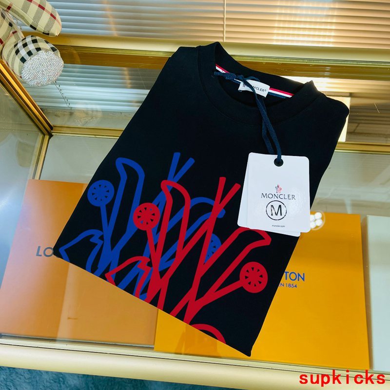 Moncler Luxury Cloth