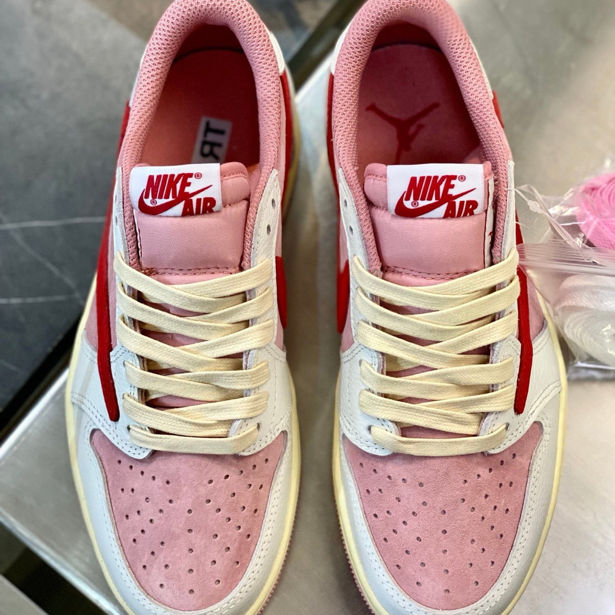 TRAVIS S x JORDAN 1 LOW SNEAKERS