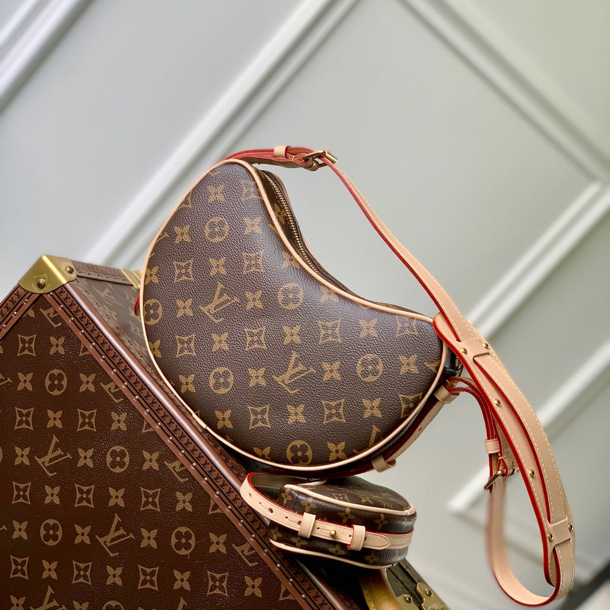 LOU CROISSANT MM BAG